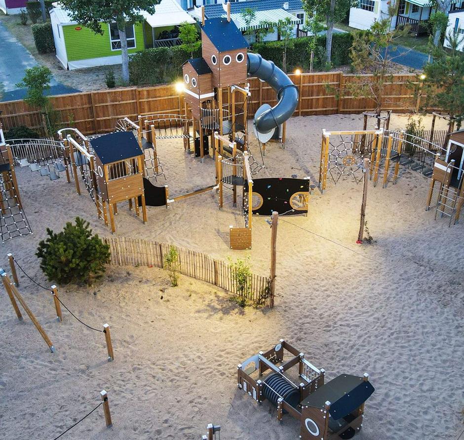 new outdoor playground on the theme of the sea - CAMPING*** Les Sirènes