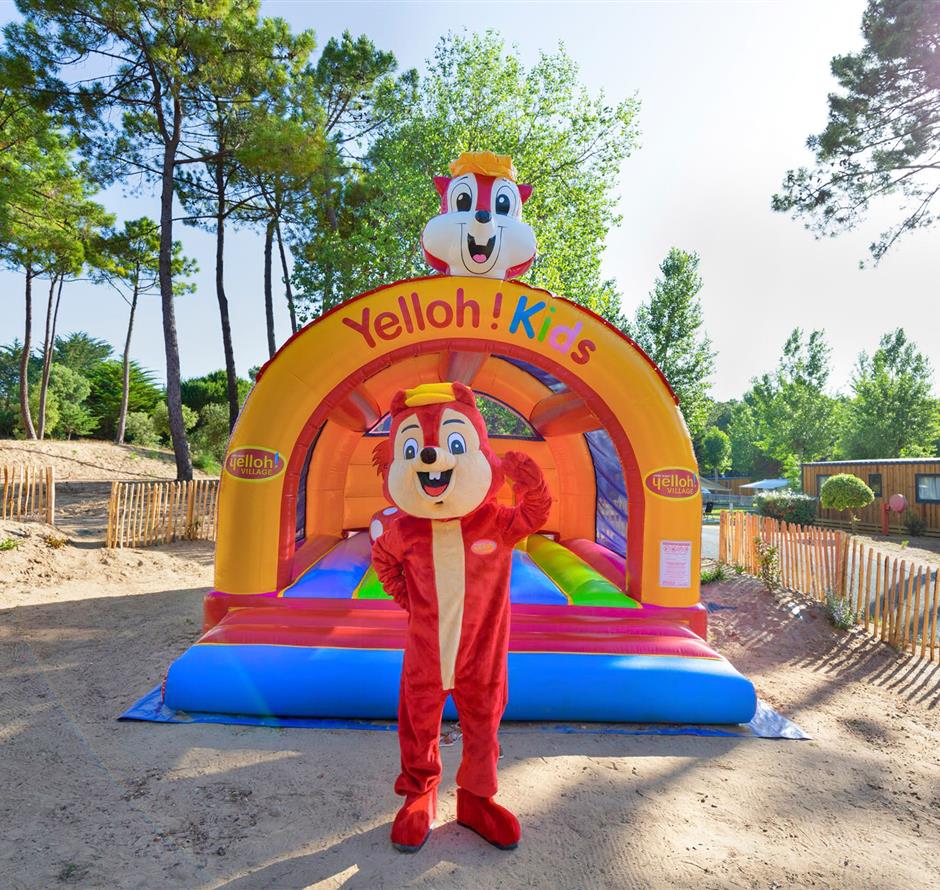 inflatable structure for children at Camping Les Sirènes - CAMPING*** Les Sirènes