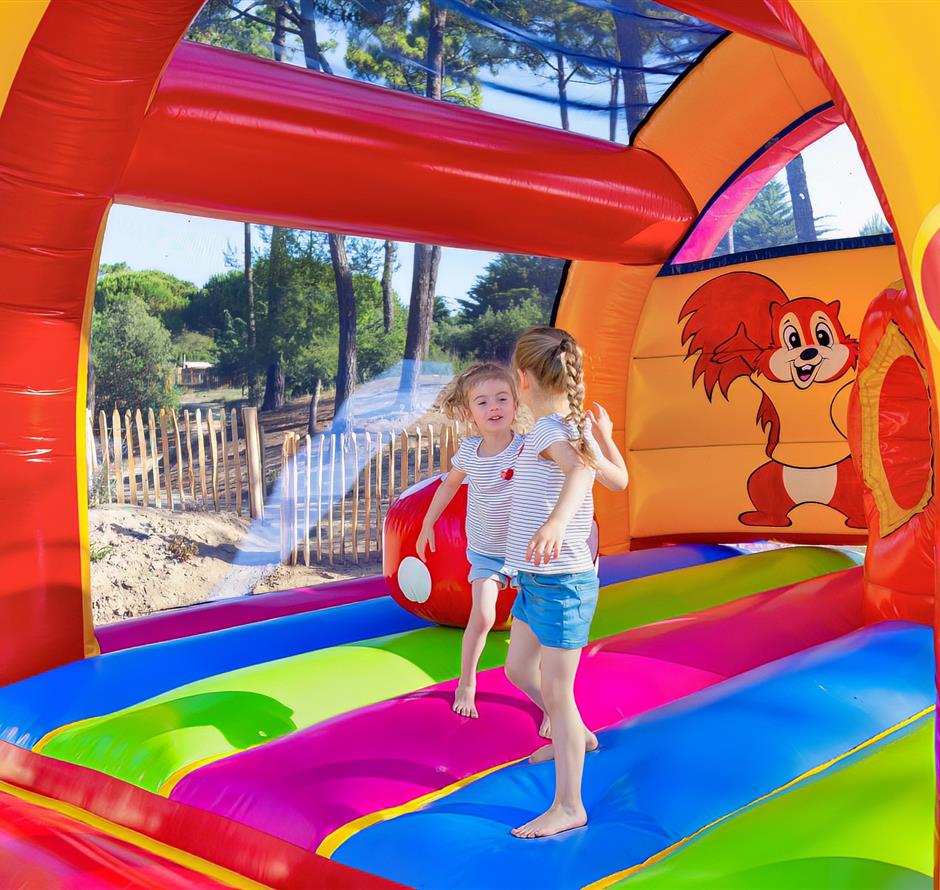 inflatable structure for children at Camping Les Sirènes - CAMPING*** Les Sirènes