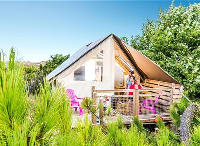 Rental of furnished tents with 2 and 3 bedrooms in Saint Hilaire de Riez - CAMPING*** Les Sirènes