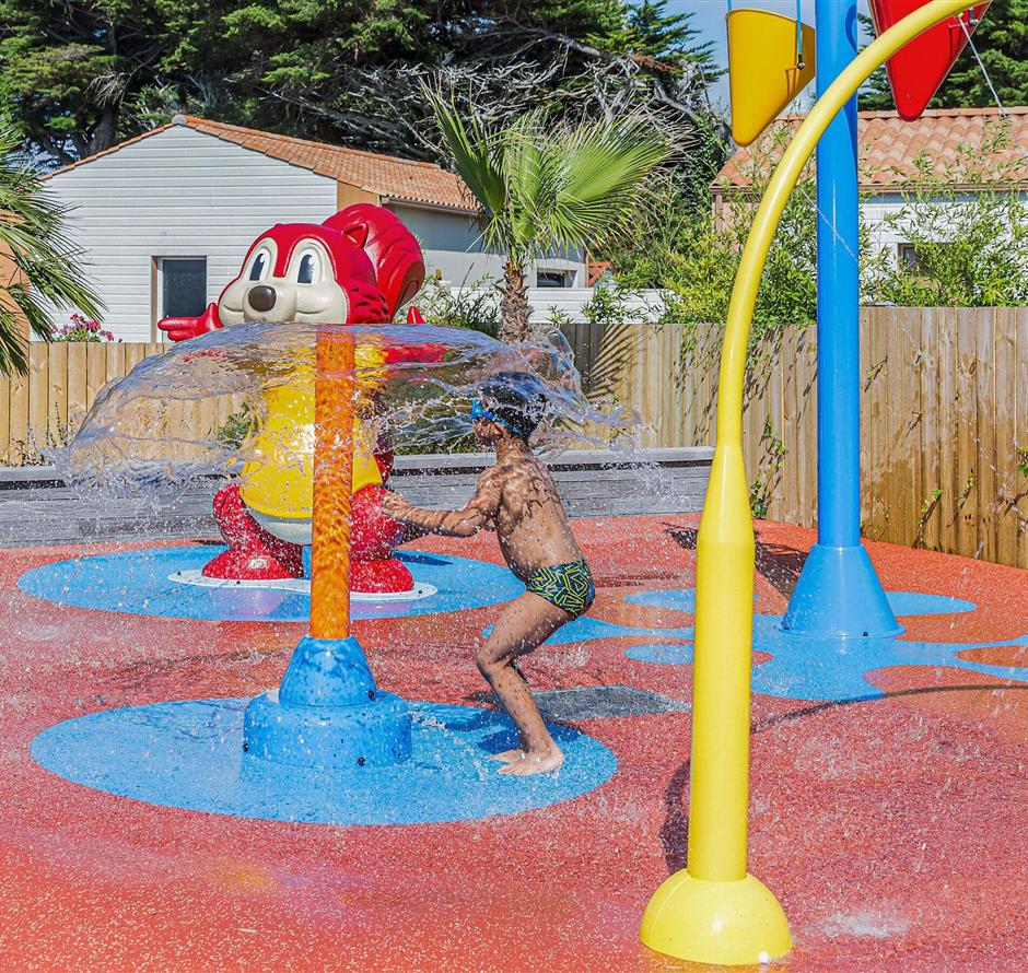 aquasplash, water games for children in st hilaire de riez - CAMPING*** Les Sirènes