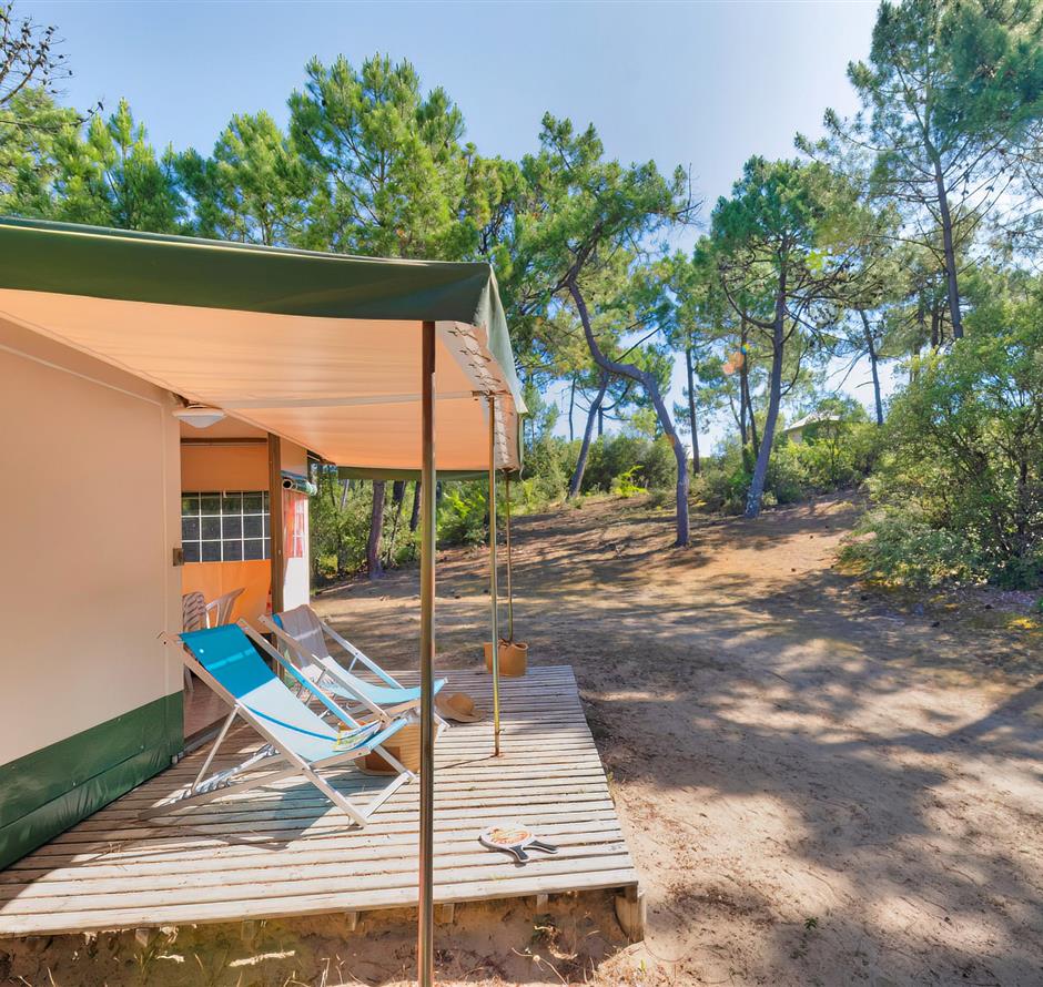 Exterior view of the furnished tent for 5 people 2 bedrooms 2 flowers - CAMPING*** Les Sirènes